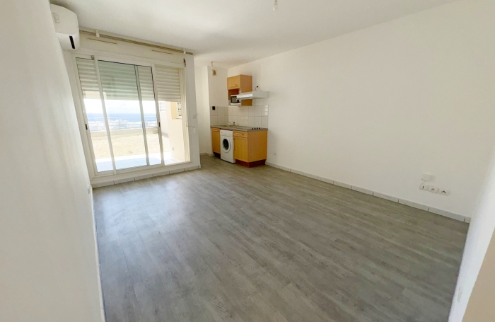 STUDIO  REFAIT A NEUF  AVEC VUE  MER  PROCHE PROVIDENCE  DISPONIBLE DE SUITE