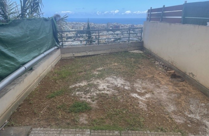 STUDIO  REFAIT A NEUF  AVEC VUE  MER  PROCHE PROVIDENCE  DISPONIBLE DE SUITE