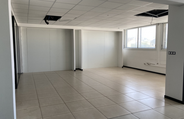 &Agrave; LOUER LOCAL - SAINT-PIERRE