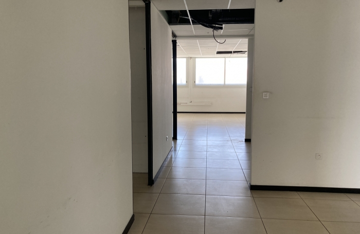 &Agrave; LOUER LOCAL - SAINT-PIERRE