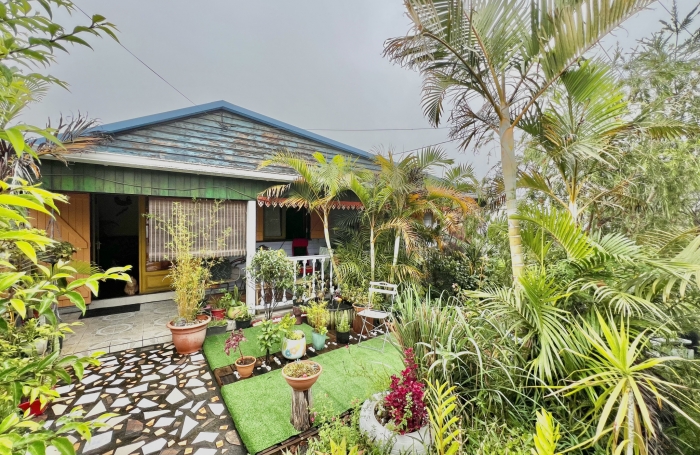 TAMPON 97418 - VILLA F5 ENTRETENUE - PLAIN PIED - BEAUX VOLUMES - GARAGE - SECTEUR CALME