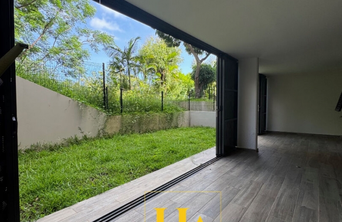 Vente Appartement 94.86m&sup2; 4 pi&egrave;ces Saint Gilles Les Hauts