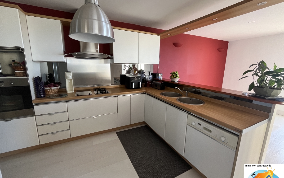 DUPLEX VUE MER &ndash; ST DENIS &ndash; 197m&sup2; - 3 CHAMBRES -630 000&euro; FAI