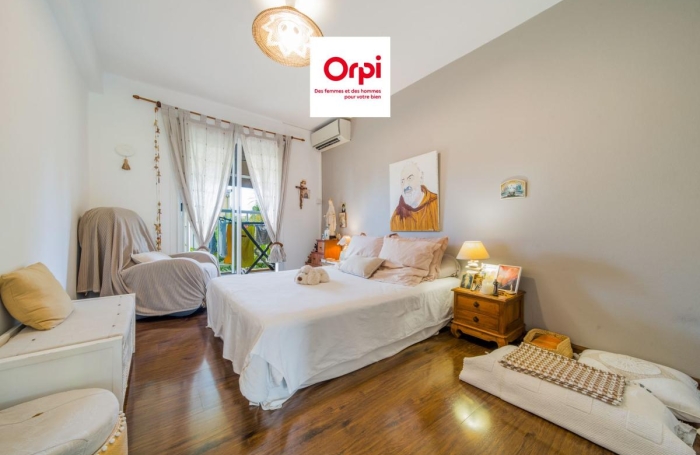 Vente Appartement 92m&sup2; 4 pièces Saint Gilles Les Hauts