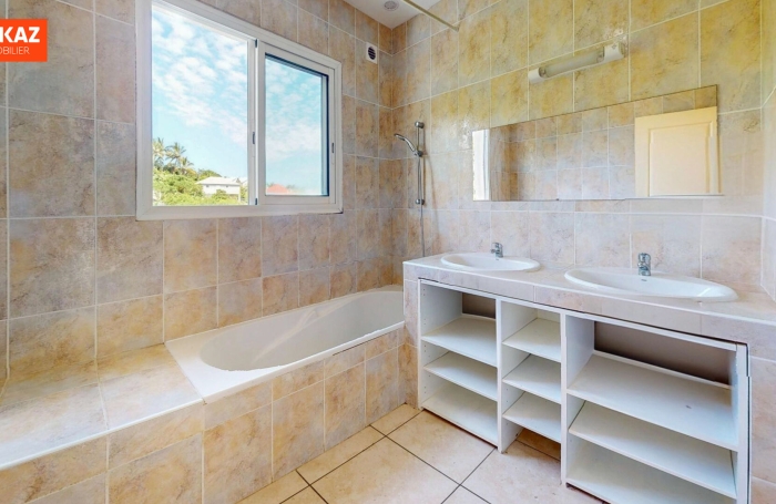 Vente Maison 82.72m&sup2; 3 pi&egrave;ces Etang-Sale