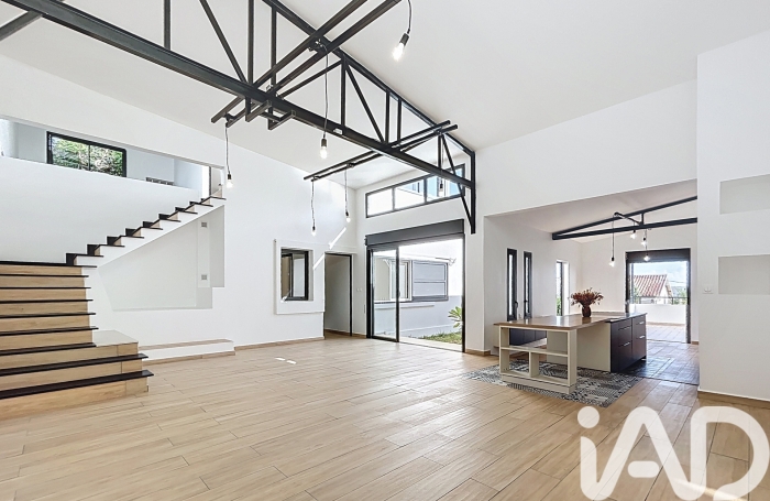 Vente Divers 181m&sup2; 6 pièces Sainte Clotilde