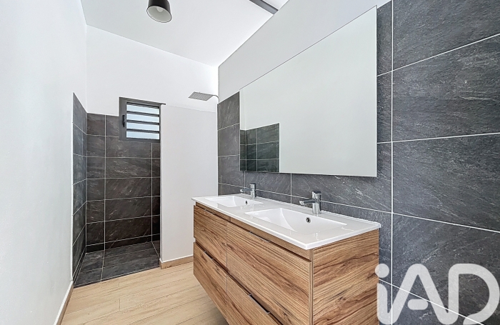 Vente Divers 181m&sup2; 6 pièces Sainte Clotilde