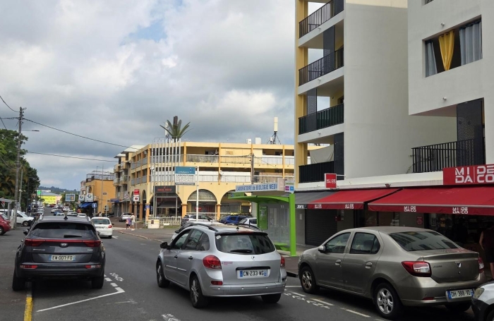 Location Local commercial 122m&sup2; 1 pièce Le Tampon