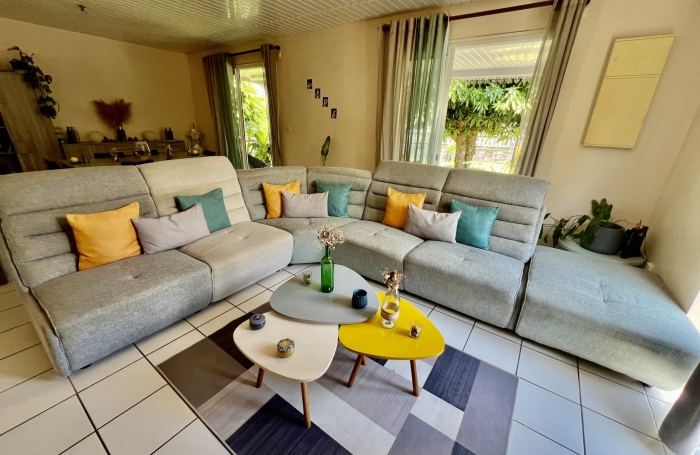 SAINT PHILIPPE 97442 - MAISON F4 LUMINEUSE ET ENTRETENUE - CONFORTABLE - QUARTIER PAISIBLE