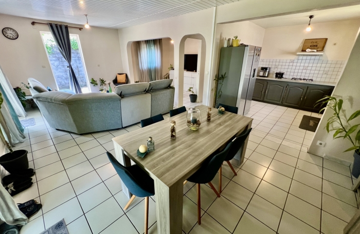 SAINT PHILIPPE 97442 - MAISON F4 LUMINEUSE ET ENTRETENUE - CONFORTABLE - QUARTIER PAISIBLE