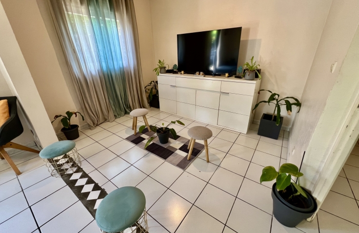 SAINT PHILIPPE 97442 - MAISON F4 LUMINEUSE ET ENTRETENUE - CONFORTABLE - QUARTIER PAISIBLE