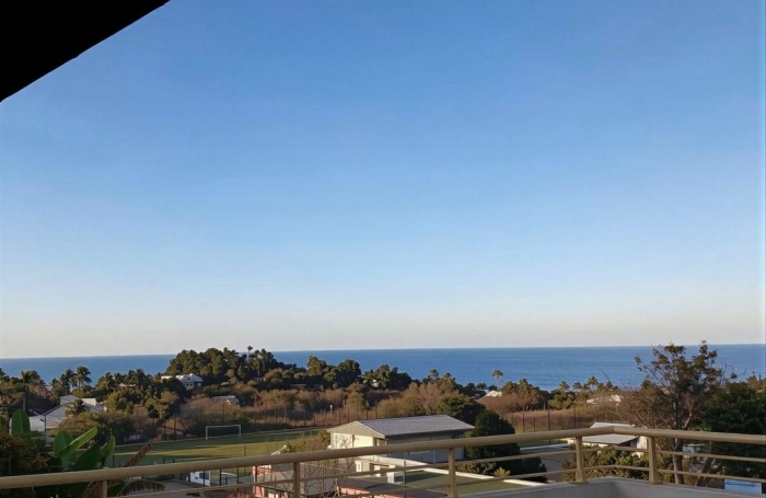 Location Appartement 94.6m&sup2; 4 pièces Saint Gilles les Bains