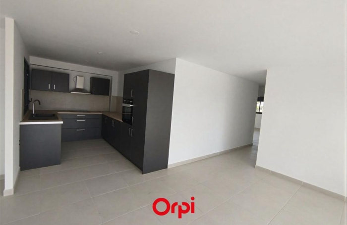 Location Appartement 94.6m&sup2; 4 pièces Saint Gilles les Bains