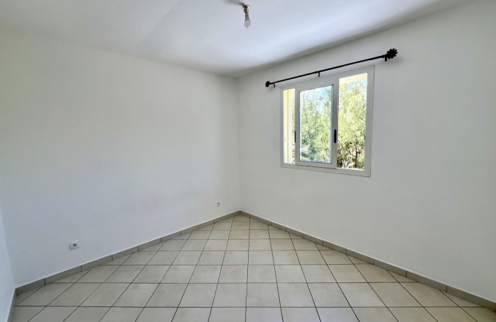 SAINT PHILIPPE 97442 - ENSEMBLE IMMOBILIER LUMINEUX ET FONCTIONNEL - SECTEUR RECHERCH&Eacute;