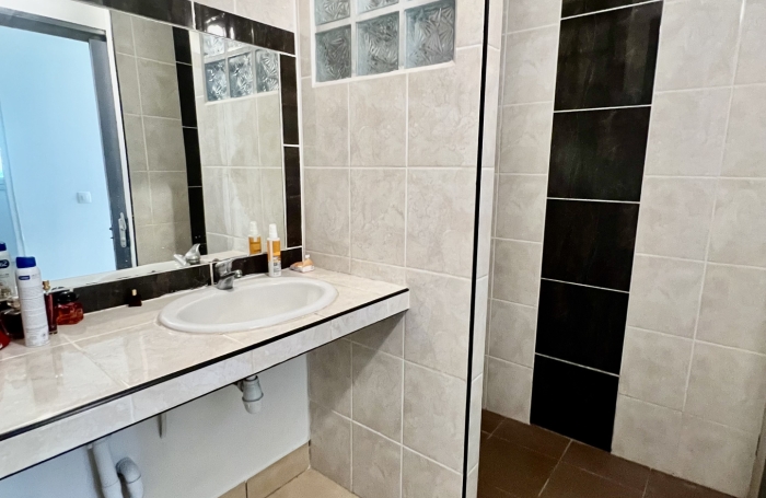 SAINT PHILIPPE 97442 - ENSEMBLE IMMOBILIER LUMINEUX ET FONCTIONNEL - SECTEUR RECHERCH&Eacute;