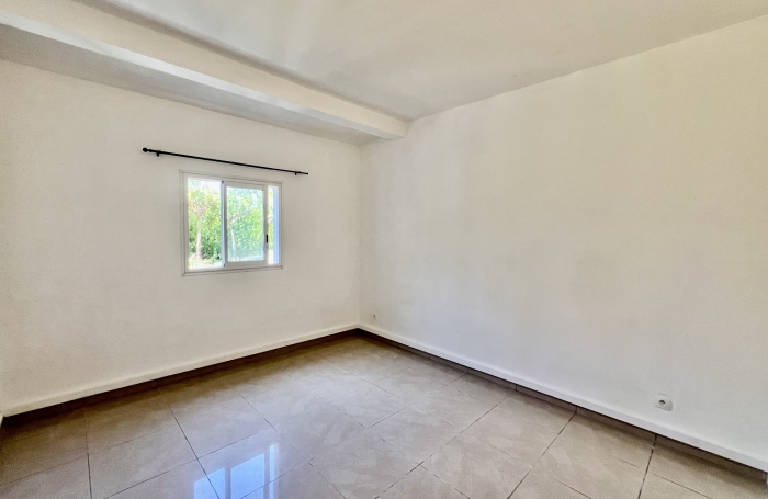 SAINT PHILIPPE 97442 - ENSEMBLE IMMOBILIER LUMINEUX ET FONCTIONNEL - SECTEUR RECHERCH&Eacute;