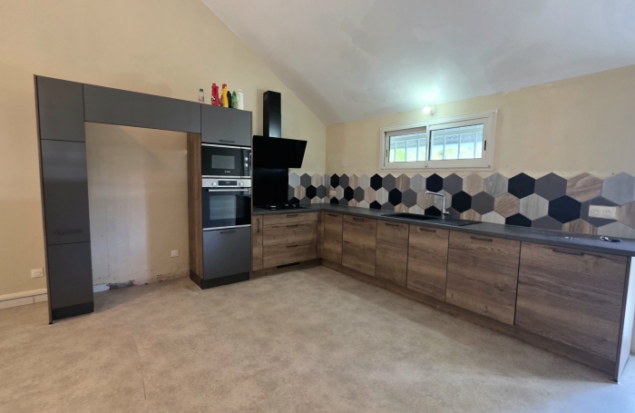 SAINT PHILIPPE 97442 - CHARMANTE MAISON - VOLUMES AGR&Eacute;ABLES - FACILE D'ACC&Egrave;S - CADRE VERDOYANT