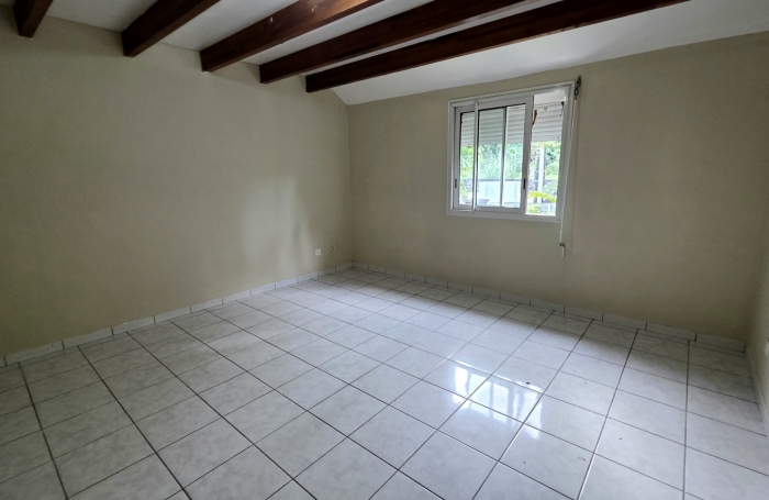 SAINT PHILIPPE 97442 - CHARMANTE MAISON - VOLUMES AGR&Eacute;ABLES - FACILE D'ACC&Egrave;S - CADRE VERDOYANT