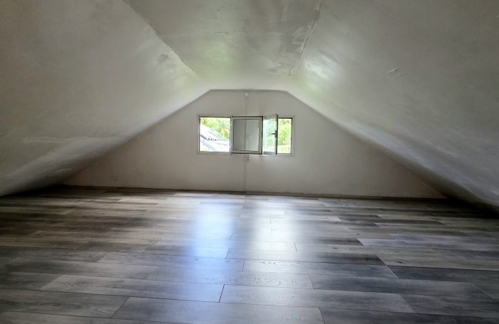 SAINT PHILIPPE 97442 - CHARMANTE MAISON - VOLUMES AGR&Eacute;ABLES - FACILE D'ACC&Egrave;S - CADRE VERDOYANT