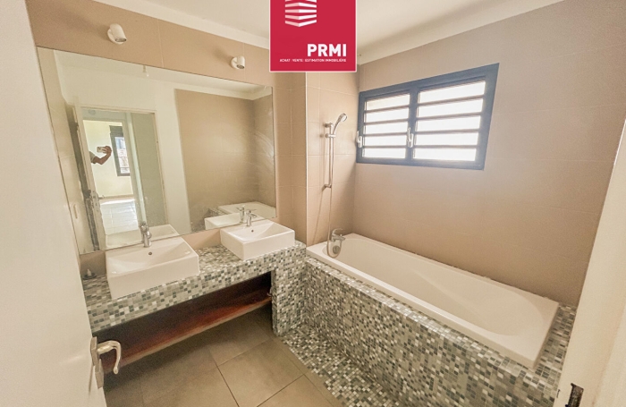 Vente Appartement 73.95m&sup2; 4 pi&egrave;ces Saint-Leu