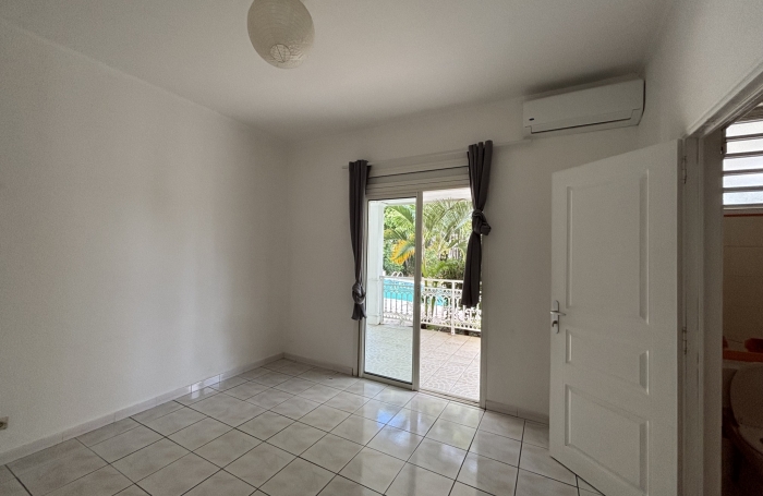 &Agrave; LOUER VILLA T6 - SAINT-PIERRE