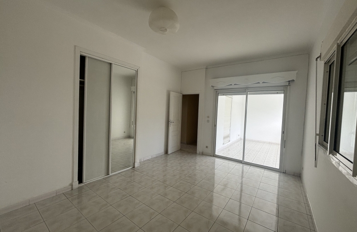 &Agrave; LOUER VILLA T6 - SAINT-PIERRE