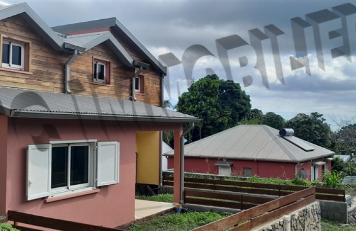 Location Maison 100m&sup2; 4 pi&egrave;ces Saint Gilles Les Hauts