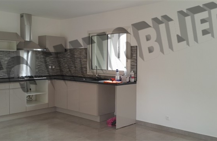 Location Maison 100m&sup2; 4 pi&egrave;ces Saint Gilles Les Hauts