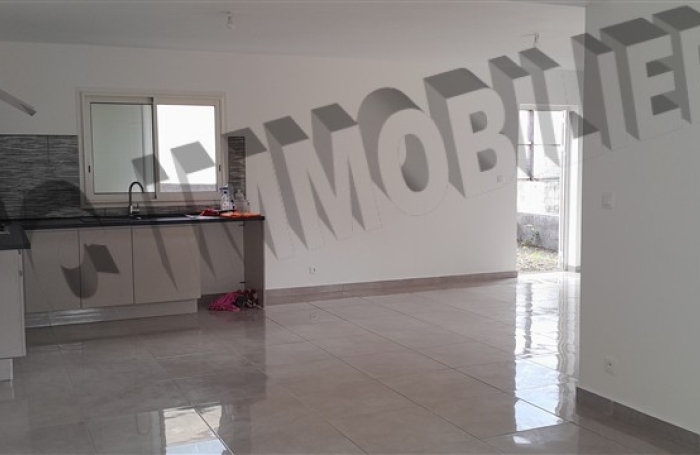 Location Maison 100m&sup2; 4 pi&egrave;ces Saint Gilles Les Hauts