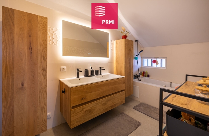 Vente Maison 119m&sup2; 4 pi&egrave;ces Saint Gilles Les Hauts