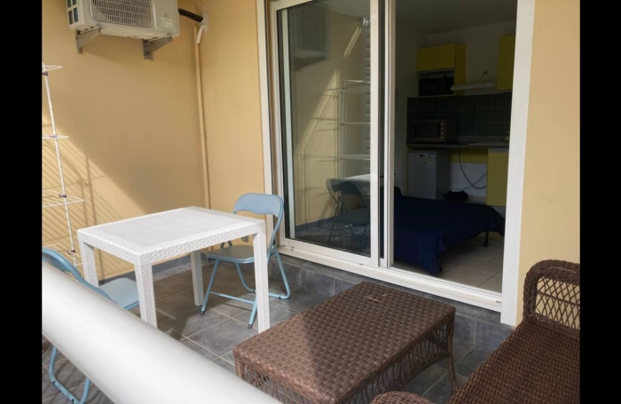 APPARTEMET MEUBLE  T1 , 24m2 plus varangue