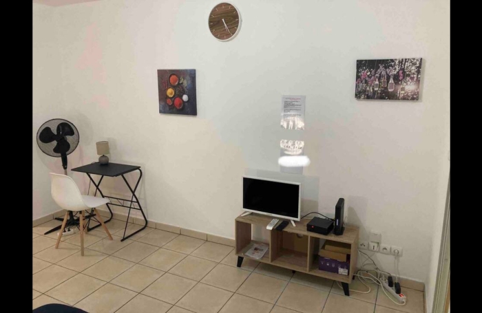 APPARTEMET MEUBLE  T1 , 24m2 plus varangue