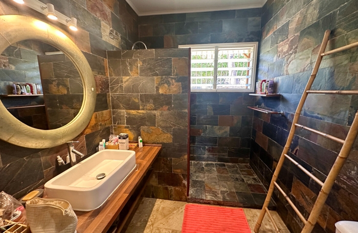 Vente Maison 141m&sup2; 5 pi&egrave;ces Saint Gilles les Bains