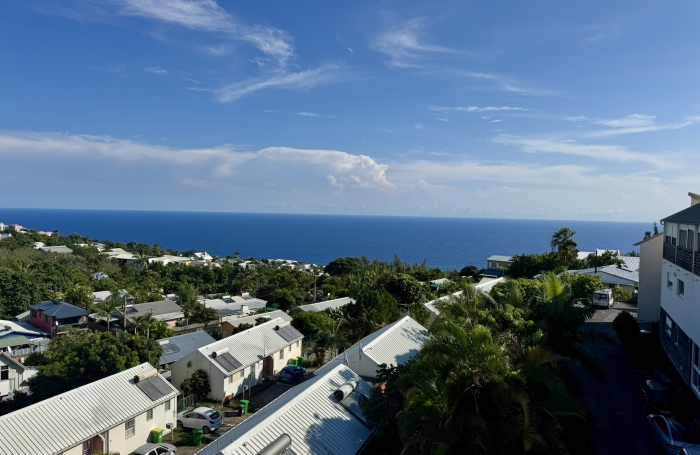Duplex d&rsquo;exception avec vue panoramique sur l&rsquo;oc&eacute;an   Les Avirons T4 - 76 m2