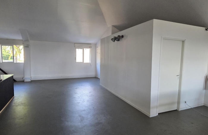 Location Bureaux 285m&sup2; 1 pièce Saint-Pierre