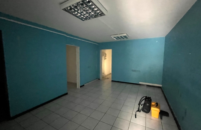 Local professionnel et commercial 67 m2 secteur Moufia proche boulevard Sud