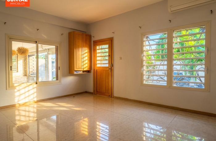 Location Maison 230m&sup2; 8 pi&egrave;ces Saint-Pierre