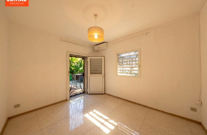 Location Maison 230m&sup2; 8 pi&egrave;ces Saint-Pierre