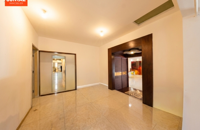 Location Maison 230m&sup2; 8 pi&egrave;ces Saint-Pierre