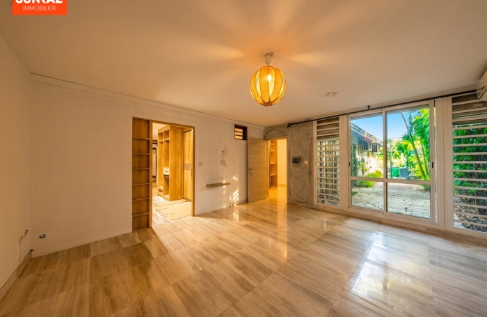 Location Maison 230m&sup2; 8 pi&egrave;ces Saint-Pierre