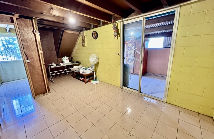 SAINT PIERRE 97410 - VILLA &Agrave; &Eacute;TAGE -  FORT POTENTIEL - TRAVAUX &Agrave; PR&Eacute;VOIR - VARANGUE FERM&Eacute;E