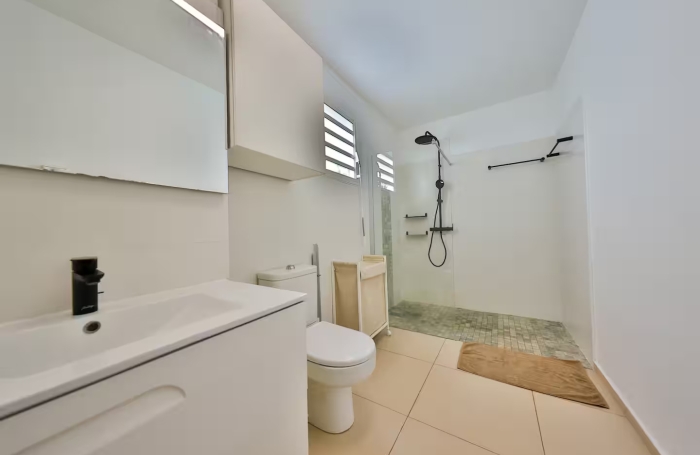 Vente Maison 69.78m&sup2; 3 pi&egrave;ces Saint Gilles les Bains